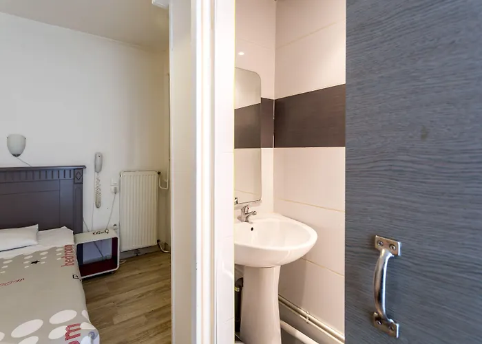 ホテル ドゥ ルーロップ 2*