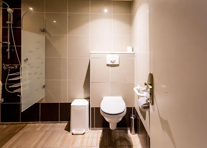 ホテル ドゥ ルーロップ 2*